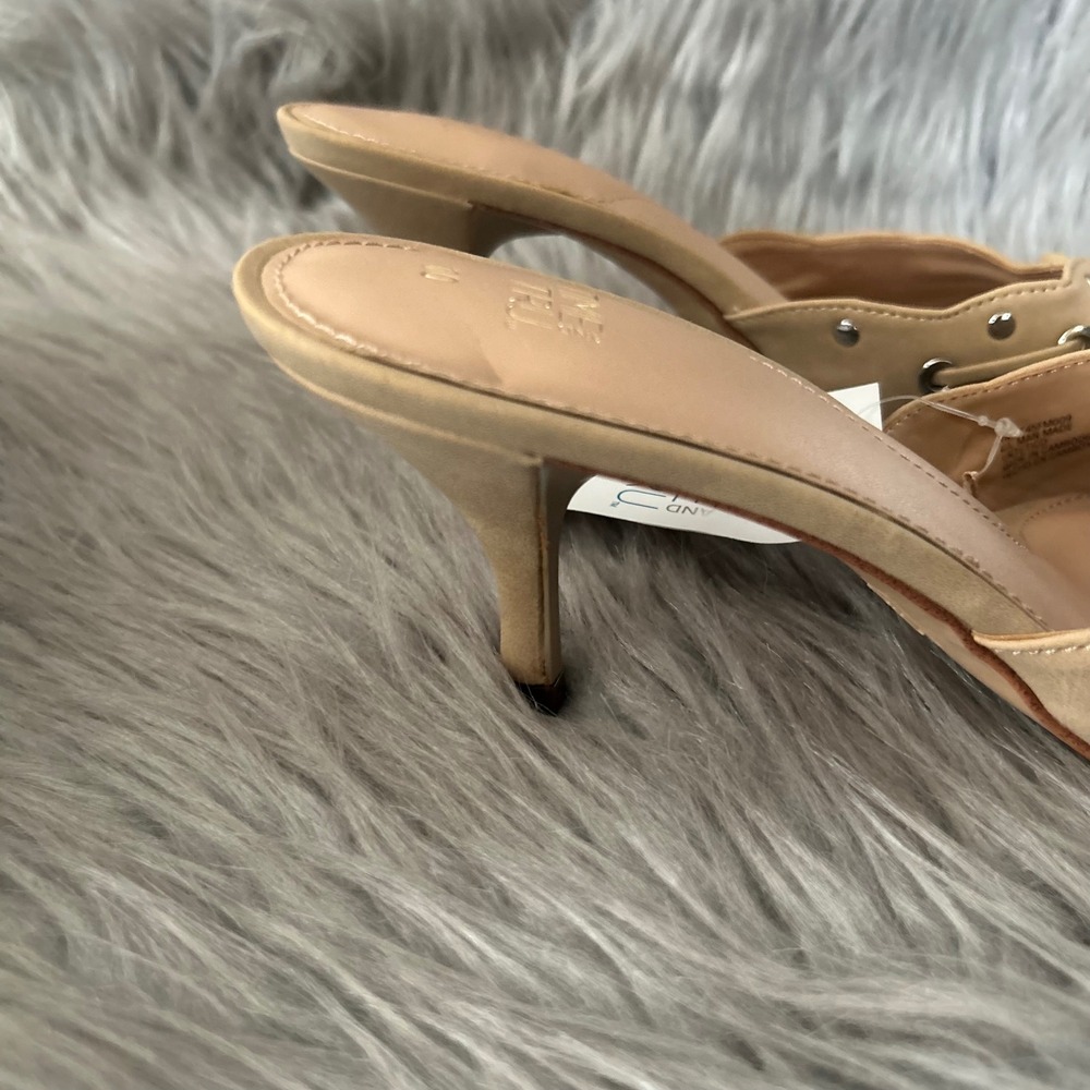 Time And Tru Stud Kitten Heel Women Size 10 Beige Studded Slip On Heels Shoes - Picture 2 of 8